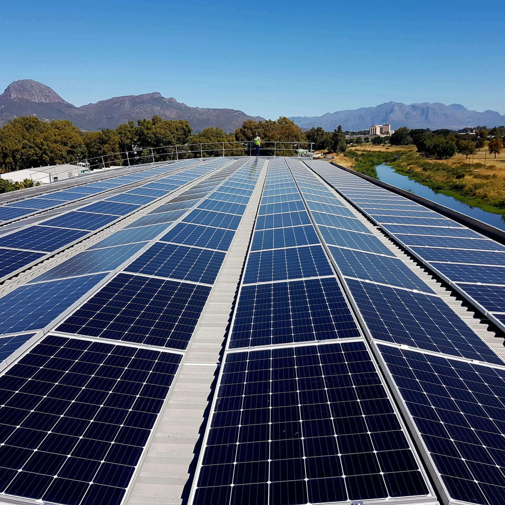 তানজানিয়া সরকার: সৌর ও অন্যান্য বিদ্যুৎ উৎপাদন প্রকল্পে বিনিয়োগ বাড়ানোর জন...