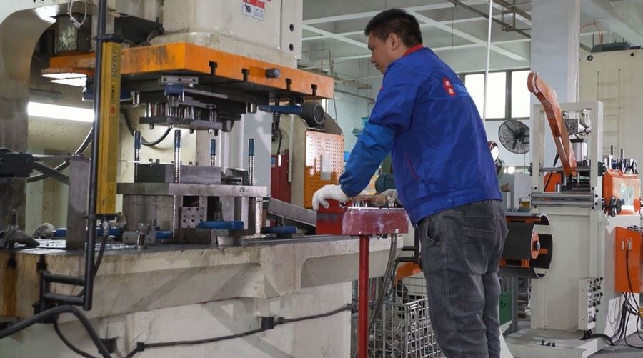factory of Vertical row double poles solar bracket