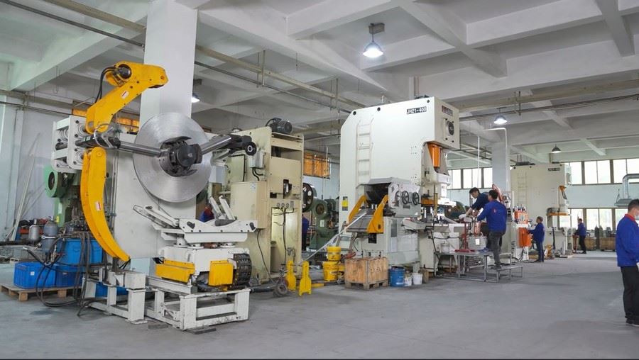 workshop of Vertical row double poles solar bracket